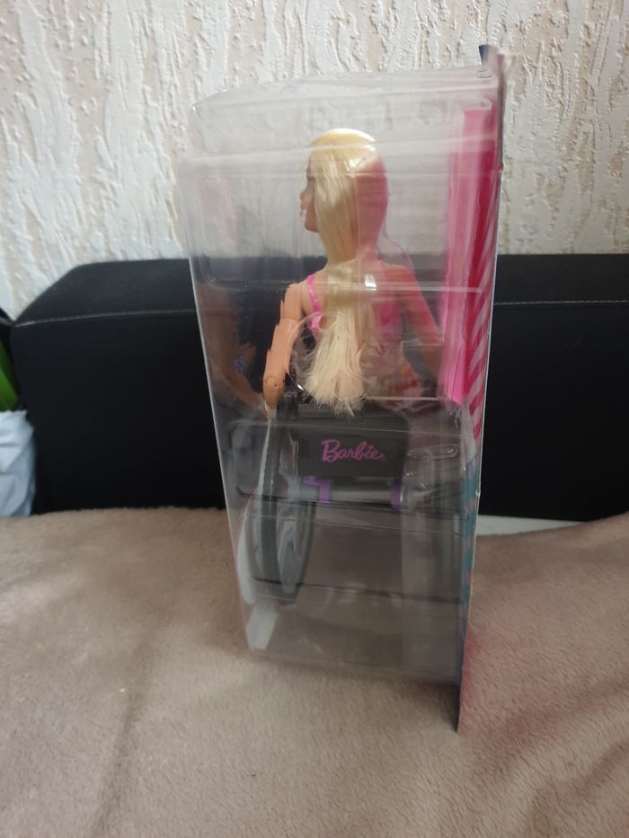 BARBIE ET SON FAUTEUIL ROULANT MATTEL NEUF - photo numéro 2