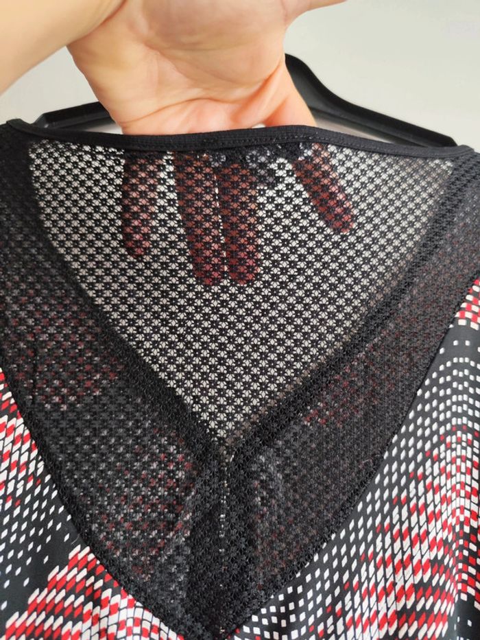 Jolie blouse à motifs avec dentelle dans le dos taille 54/56 Modavista - photo numéro 7