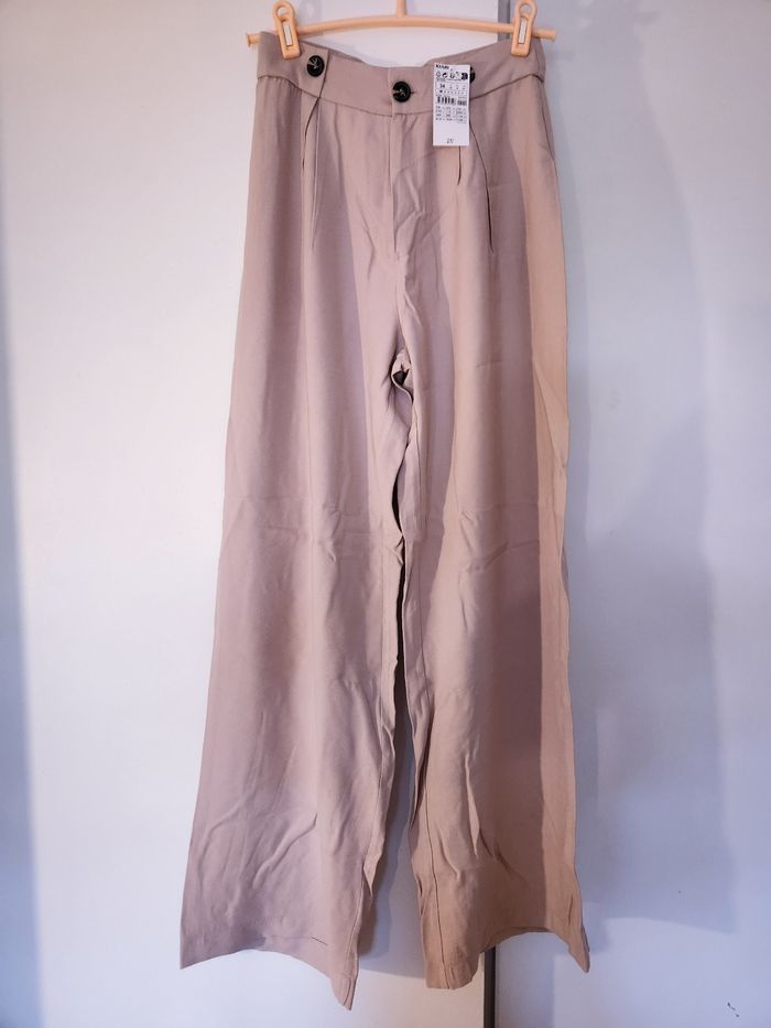 Pantalon ample neuf - photo numéro 2
