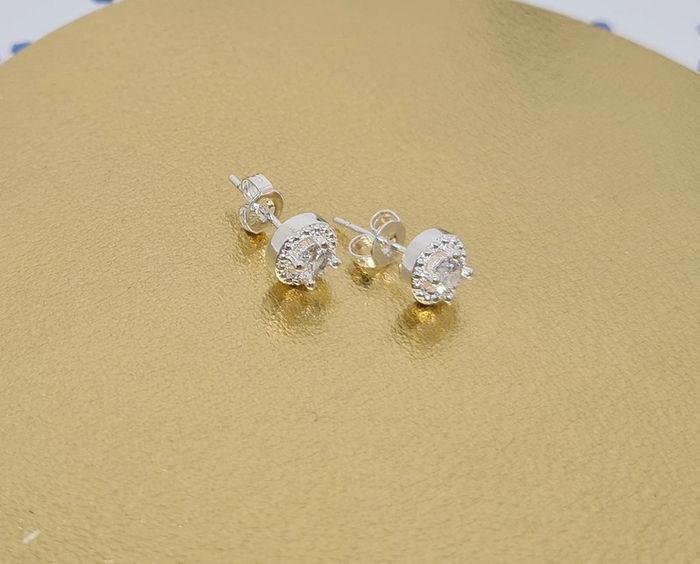 Très jolis Clous d'oreilles fantaisie argentés - photo numéro 2