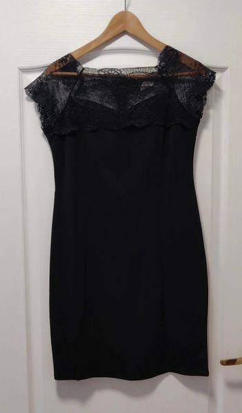 Robe moulante noire haut dentelle 42