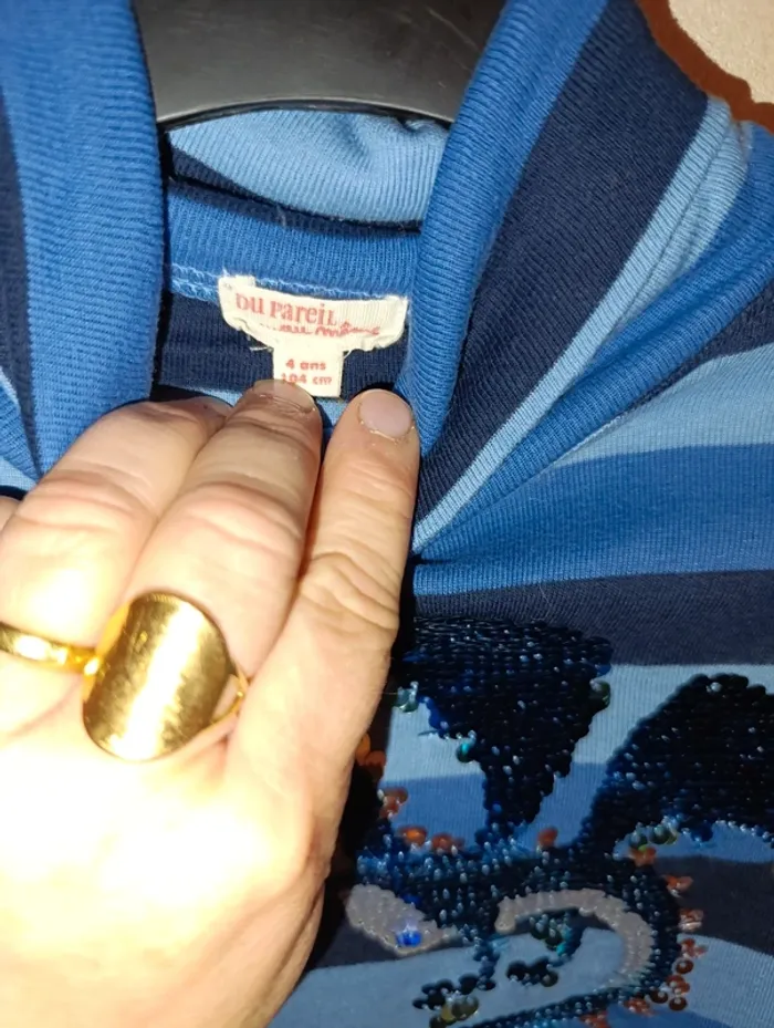 Joli haut manches longues taille 4 ans du pareil au même avec strass réversibles en très bon état - photo numéro 8