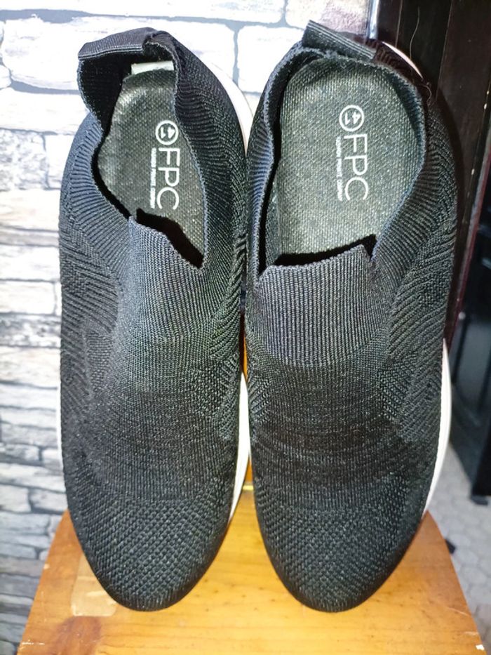 Paire de chaussures neuves pointure 41 (trop petite )