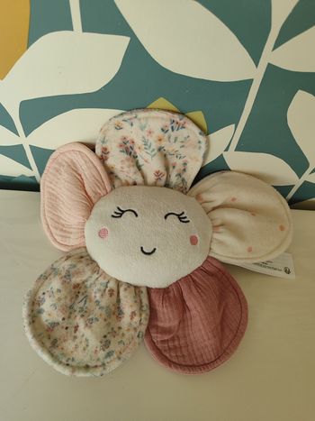 Doudou fleur Tape à l'oeil 