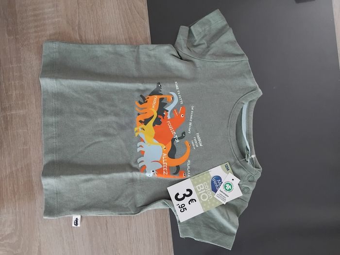 Lot Tee shirt neuf 12 mois