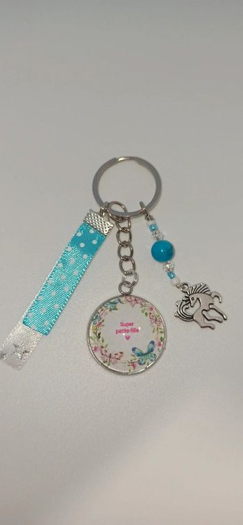 Cadeau petite fille, porte clé message bijoux de sac " super petite fille"