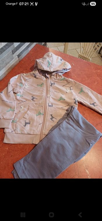 Survêtement fille taille 3 ans