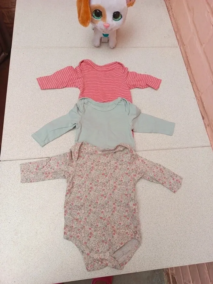 Lot de 3 bodies tape a l oeil 3mois/59