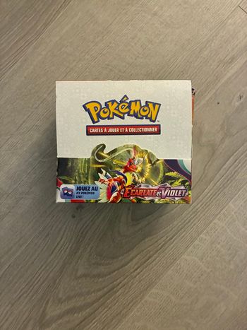 Display écarlate et violet non scellée