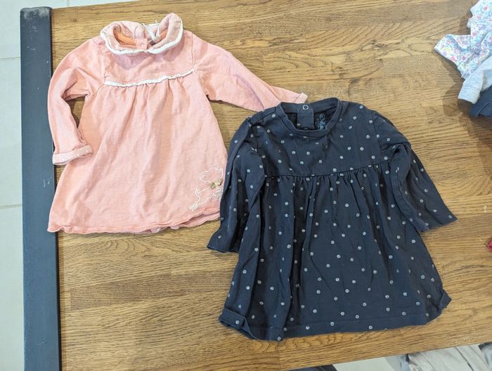 2 robes 12 mois très bon état
