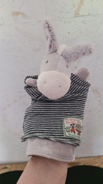 Doudou plat ane gris rayé la grande famille MOULIN ROTY