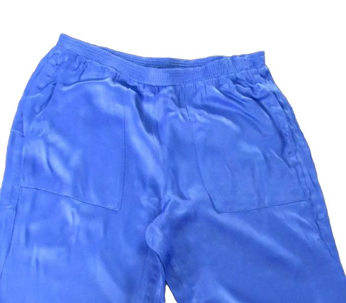 pantalon caleçon tissu satiné 1 poche de chaque côté marque zara taille indiquée S = 36/38 - photo numéro 2