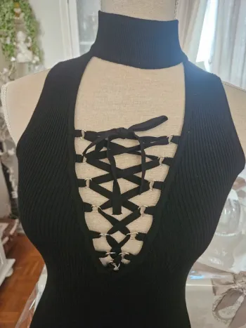 Robe pull sans manches laçage noire Belcci Taille 36/38 Neuve