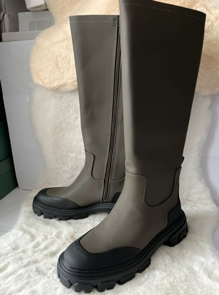 Bottes kaki Vanessa Wu pointure 39 Talons 4 cm Neuves dans la boîte d origine - photo numéro 2