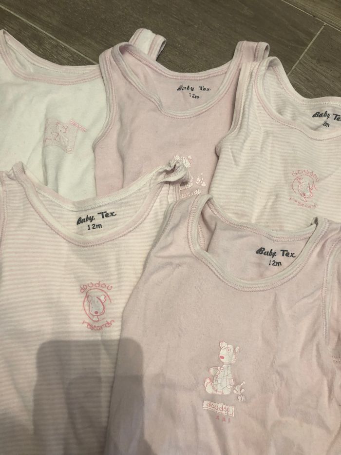 Lot de 5 bodys sans manches 12 mois - photo numéro 2