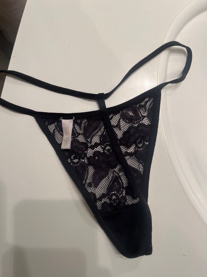 String ficelle noir en dentelle Taille S - photo numéro 5