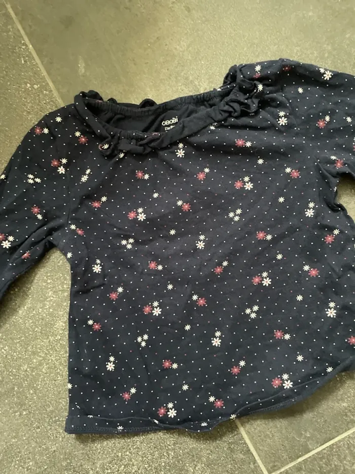 T shirt manche longue bleu marine et petites fleurs - photo numéro 2
