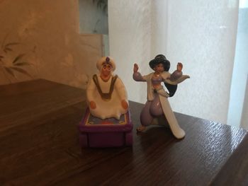 Figurine aladdin et Jasmine