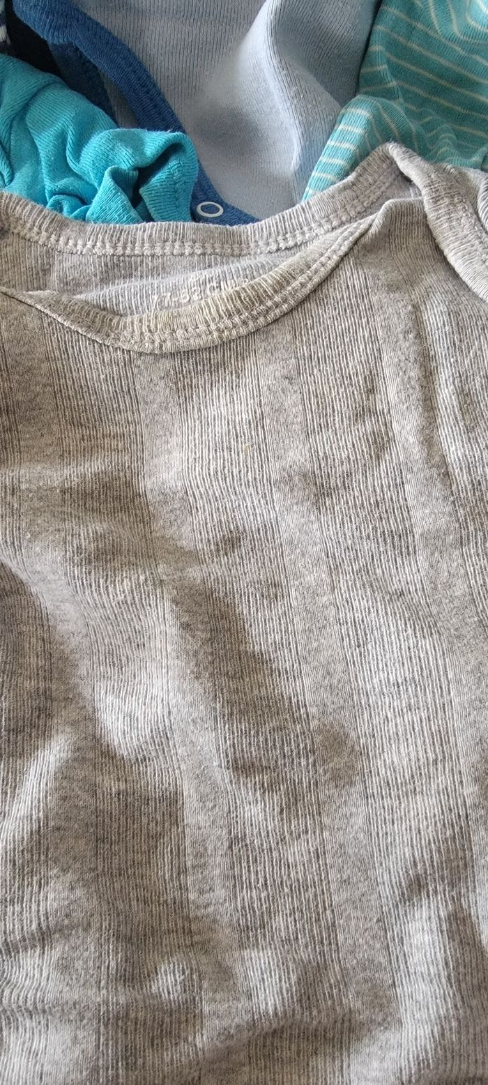 9 bodies 12-18 mois - photo numéro 4