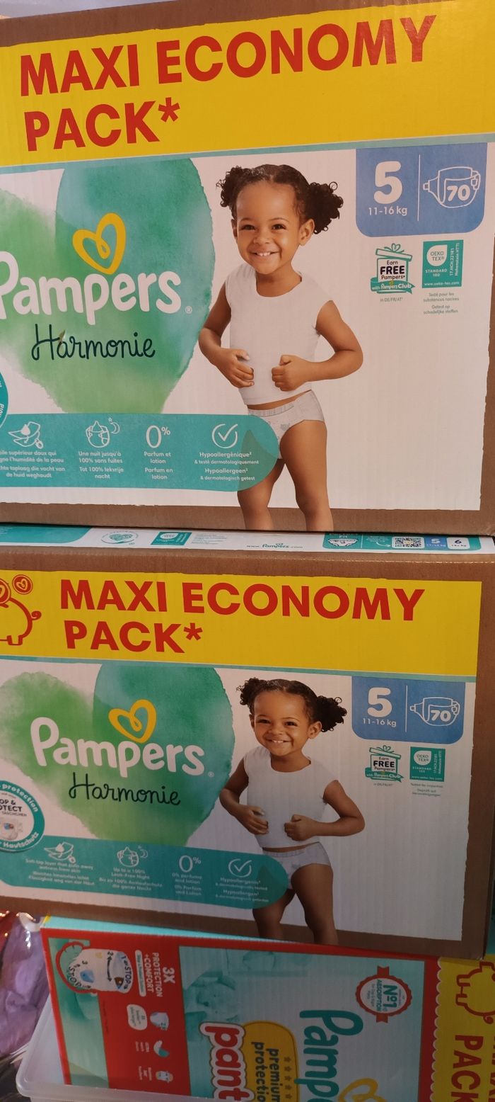 Lots deux cartons couches pampers T5 - photo numéro 2