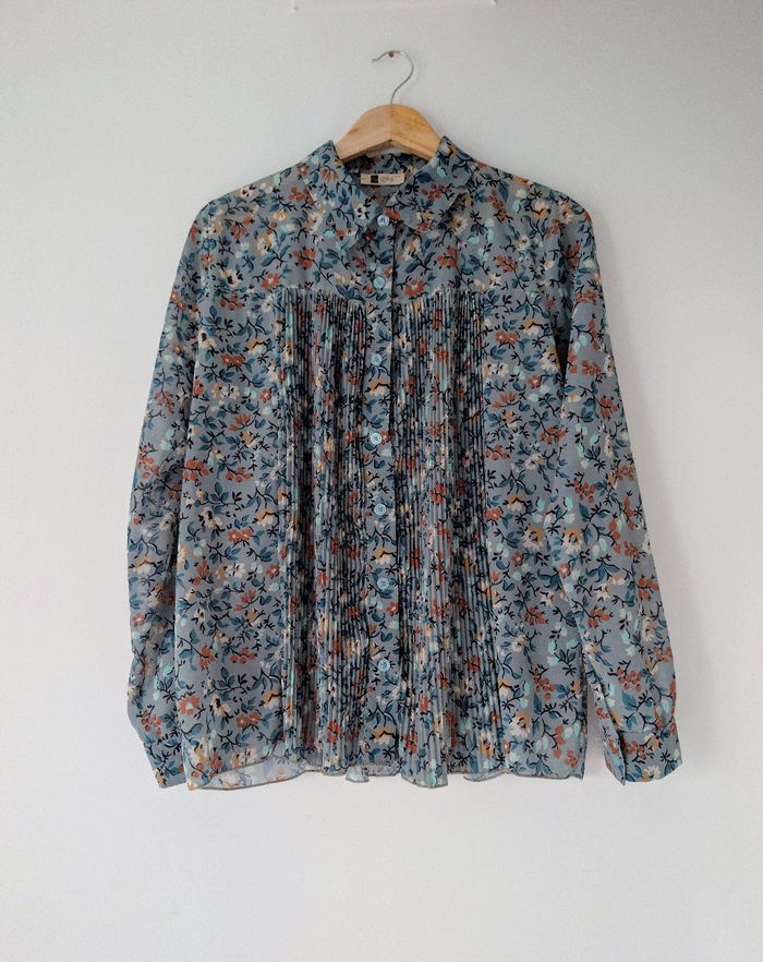 Chemise voilage fleurie bleu gris tendance romantique moderne Marque By Izea Taille 38 M - photo numéro 8