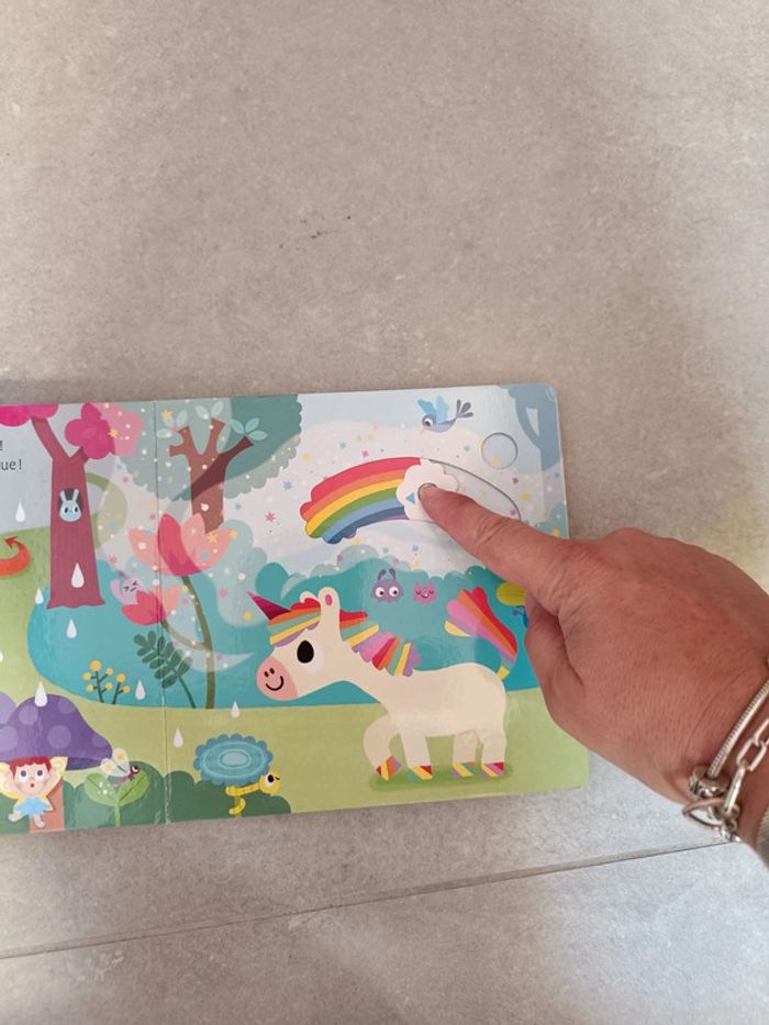 Livre cartonné avec tirettes mon histoire de licorne - photo numéro 3