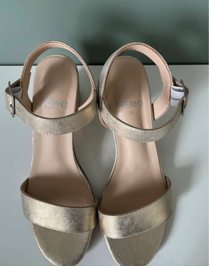 Chaussures talons dorés - photo numéro 2