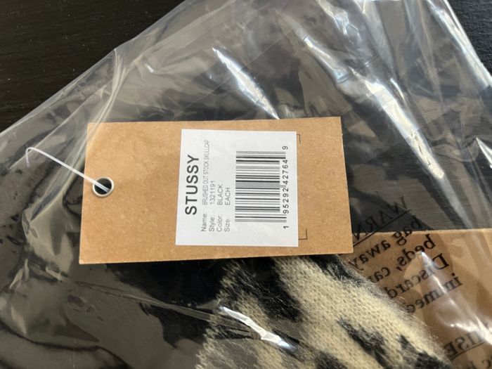 Bonnet Beanie Stüssy Skullcap Brushed Out Stock Black Remise main propre a Paris possible - photo numéro 4