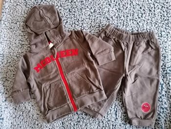 Veste et pantalon jogging garçon cars taille 6 mois