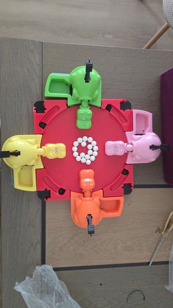Jeu de société  hippo gloutons en bon etat sans boîte
