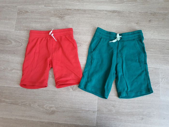Lot de 2 shorts taille 5 - 7 ans