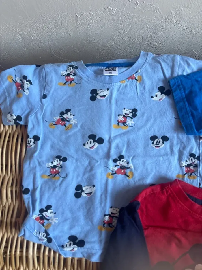 3 t-shirt mickey 3ans en très bon état - photo numéro 2