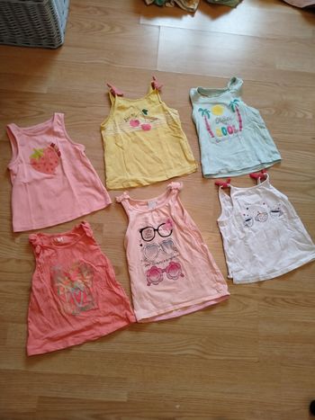 Lot de 6 débardeurs. Fille. Taille 5 ans 