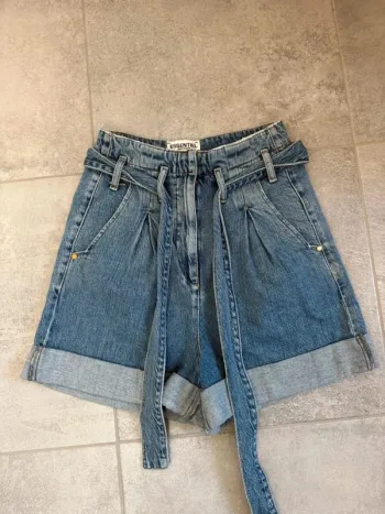 Short en jeans taille haute Essentiel Anwerp femme taille 34 parfait état