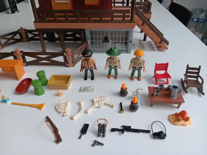 Lot figurines playmobil maison gardien de reserve animalière dans la savane - photo numéro 4