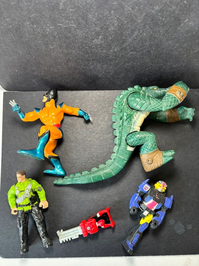 Petit lot de jouet et figurines vintages et récentes