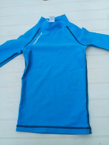 Tee shirt de piscine taille 4 ans et marque tribord