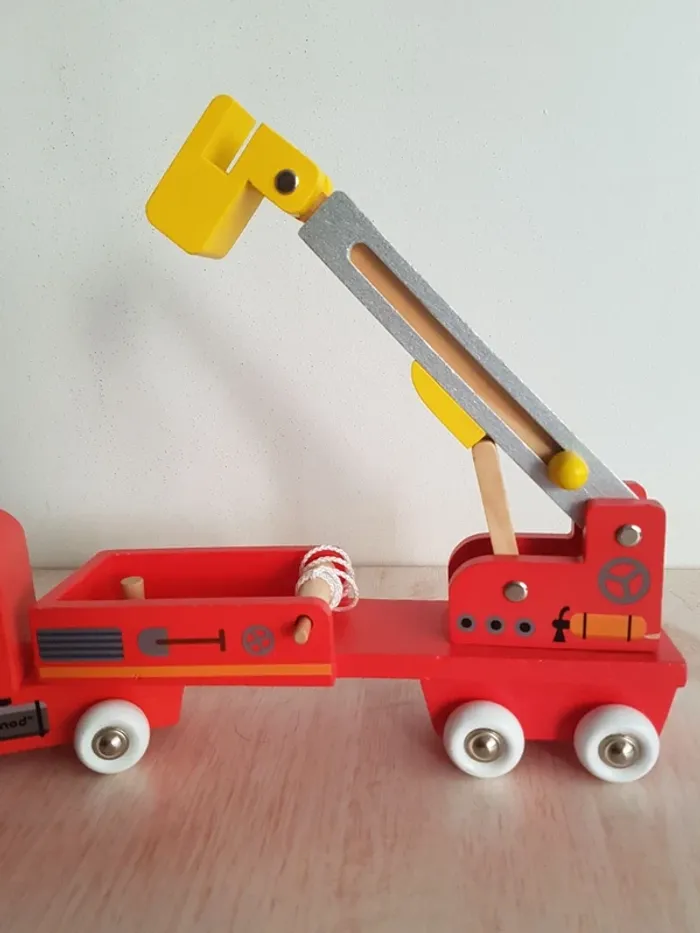 Grand camion de pompier en bois Story de Janod - photo numéro 12