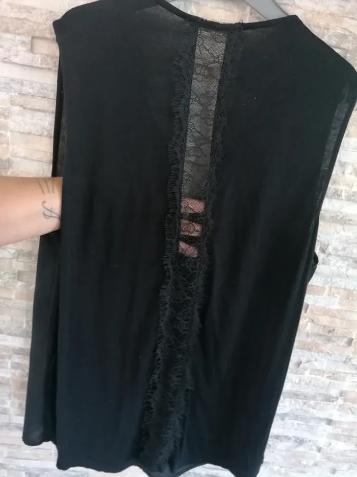 Blouse / haut noir  avec dentelle gemo taille 38 - photo numéro 9