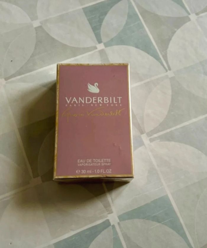 Eau de toilette 30 ml - femme - gloria -Vanderbilt - Neuf sous blister