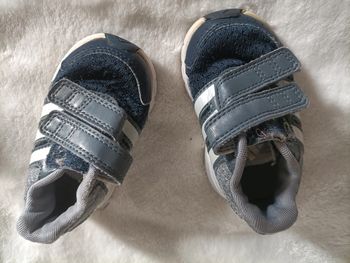 Baskets Adidas bleu marine – Taille 19