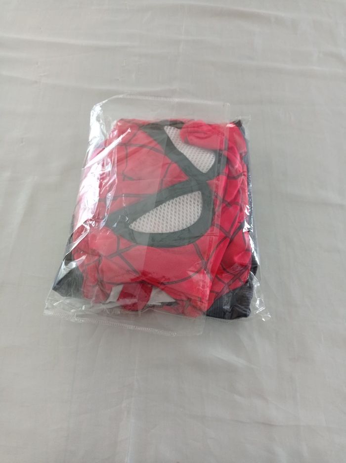 Costume combinaison spiderman noir et rouge 6-7ans - photo numéro 7
