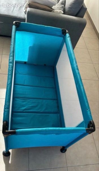 Lit parapluie bébé9 bleu/turquoise – comme neuf avec matelas + sac transport