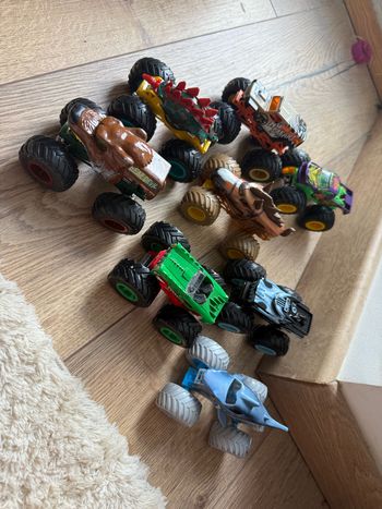 Lot de 8 monster truck monster jam hot wheels