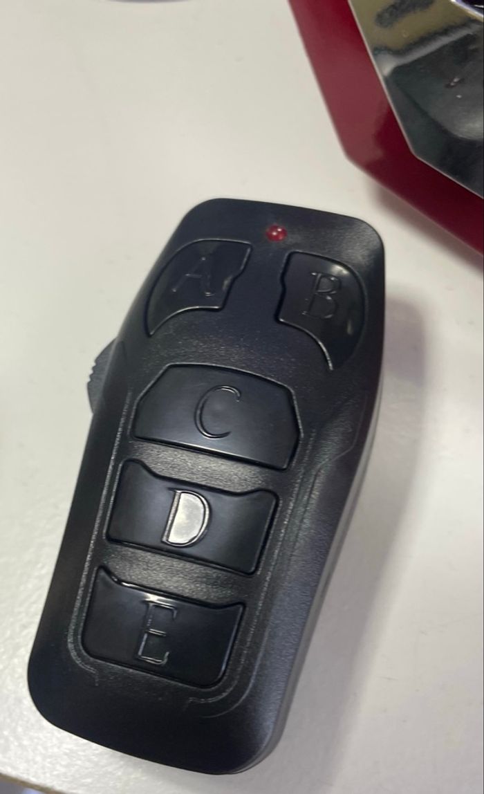 Casque ironman ouverture télécommandée argenté - photo numéro 4