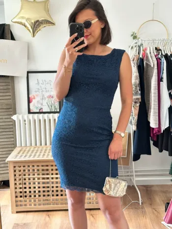Robe bleue en dentelle Laura Clément taille 36