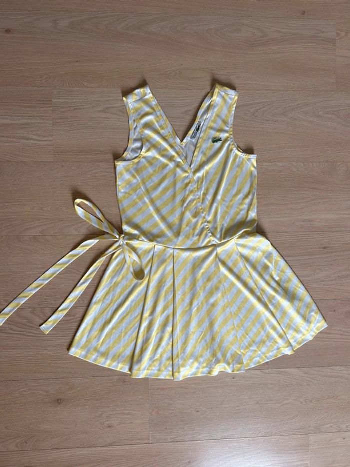 Robe tennis Lacoste vintage à rayures blanches et jaune citron taille 40