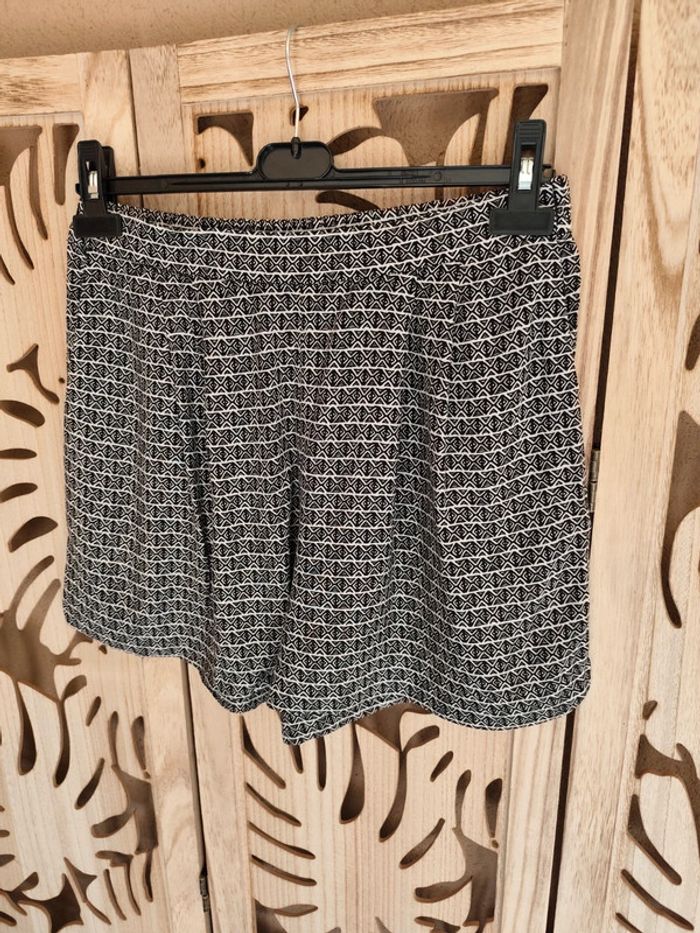 Short fluide et léger imprimé T 38 H&M - photo numéro 2