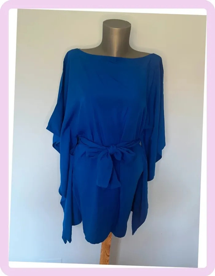 Robe Kimono Bleue Karma Koma – Taille Unique, Fluide et Élégante
