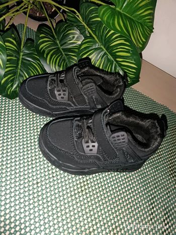 🔸Basket Noir. Taille 24. Très bonne état🔸